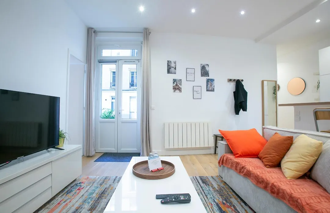 Warm 2 Bedrooms Apartement - C38-1