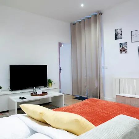 Warm 2 Bedrooms Apartement - C38-3