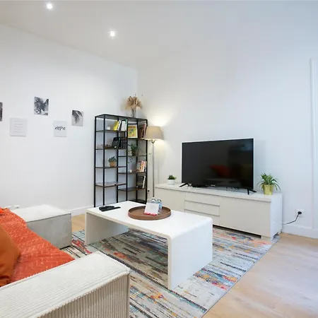 Warm 2 Bedrooms Apartement - C38-2